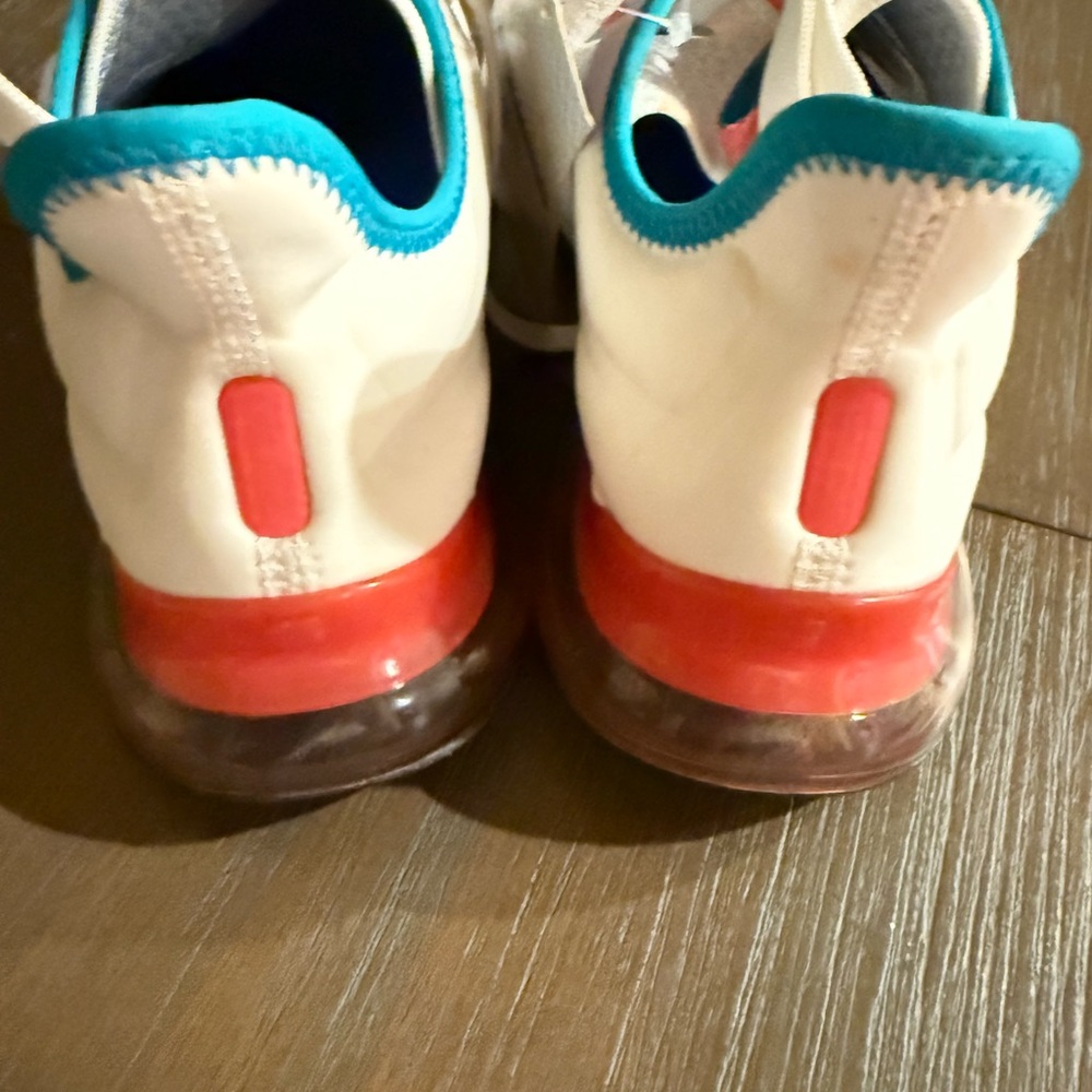 Shoes for Crews woman’s 8 tennis shoes - Picture 3 of 5